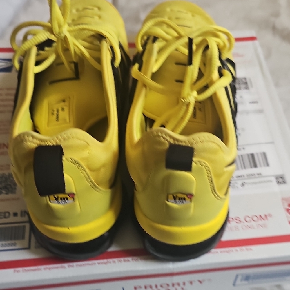 Nike Yellow and Black Sneakers with VaporMax Cushioning - Picture 6 of 6